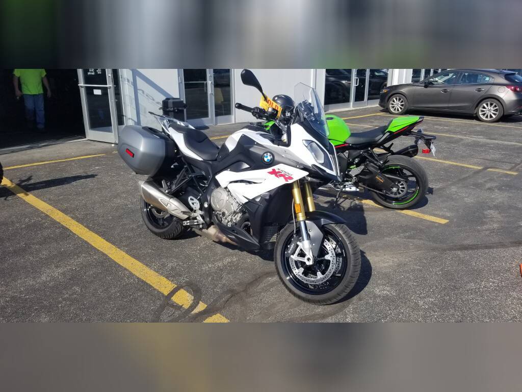 2016 BMW, Import USA — Foto 3 z 10