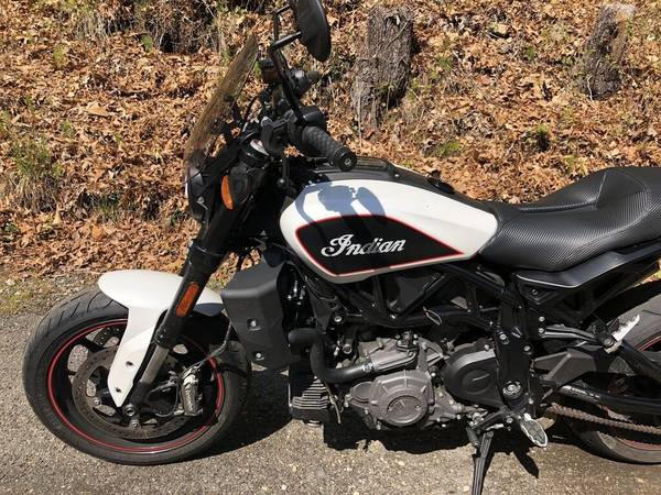 2022 Indian, weiß, Import USA — Foto 10 z 11