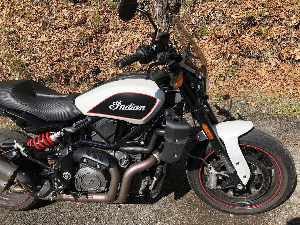2022 Indian, weiß, Import USA — Foto 3 z 11