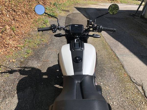 2022 Indian, weiß, Import USA — Foto 6 z 11