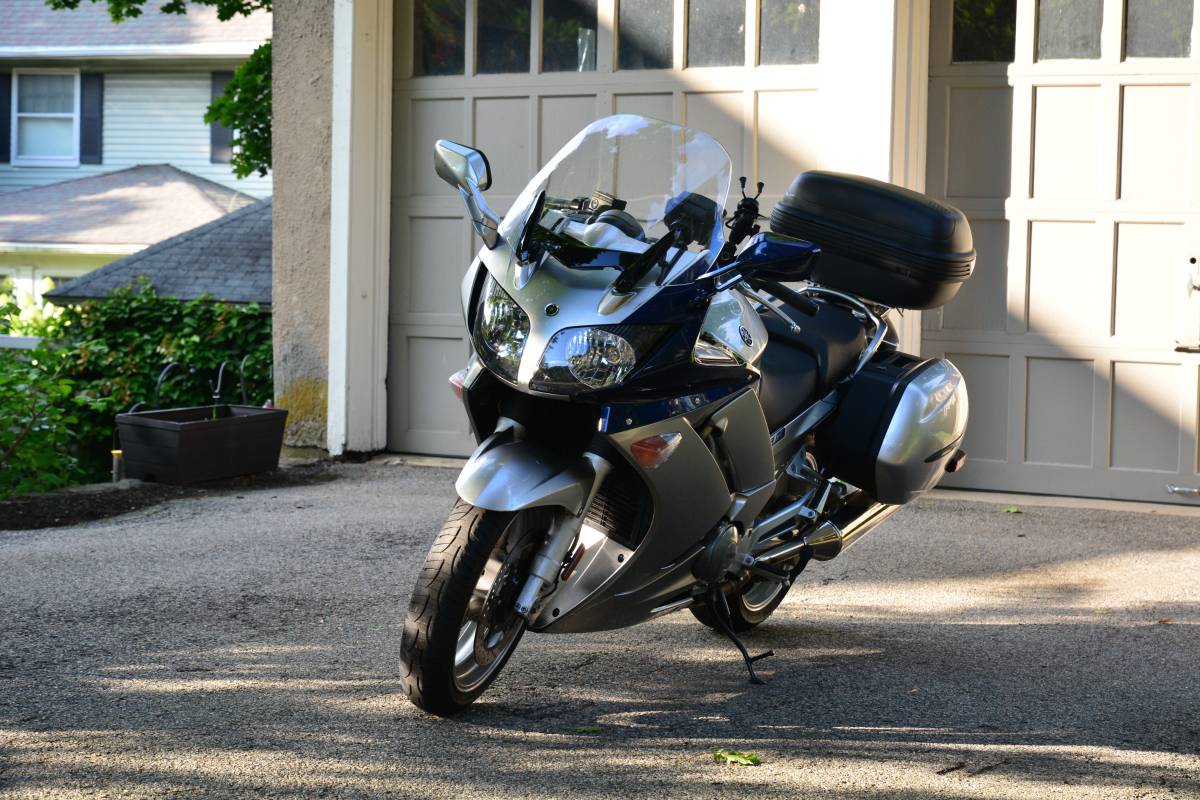 2010 Yamaha, Import USA — Foto 3 z 12