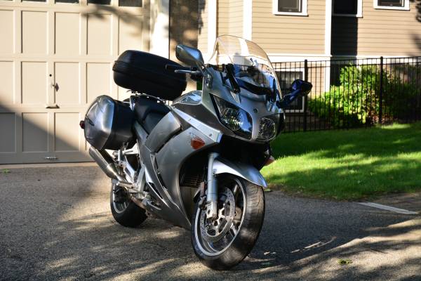 2010 Yamaha, Import USA — Foto 4 z 12