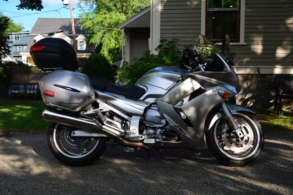 2010 Yamaha, Import USA — Foto 5 z 12