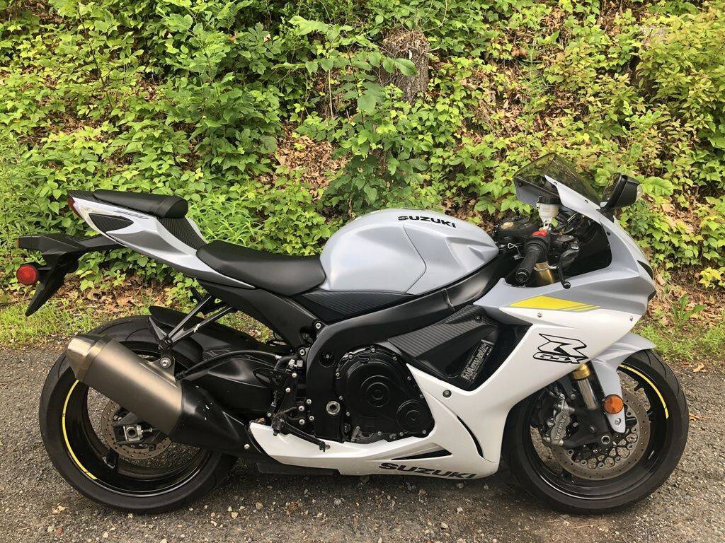 2022 Suzuki, grau, Import USA — Foto 1