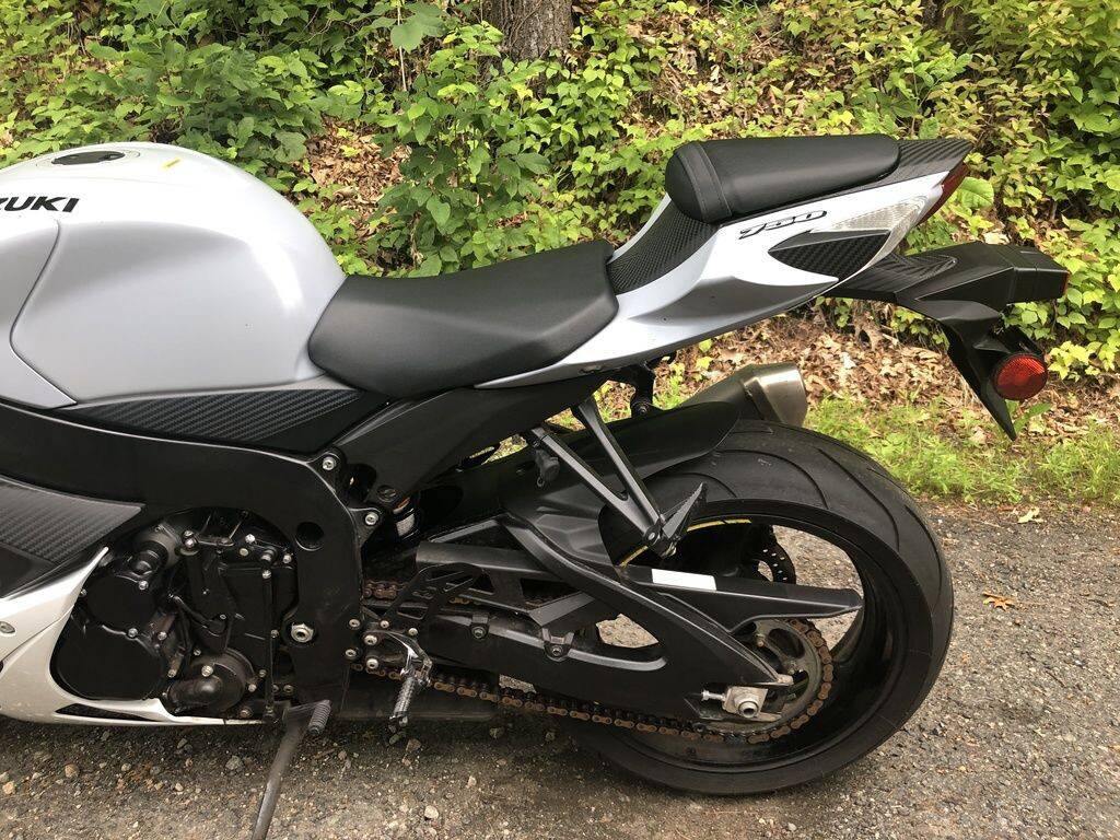 2022 Suzuki, grau, Import USA — Foto 2 z 11
