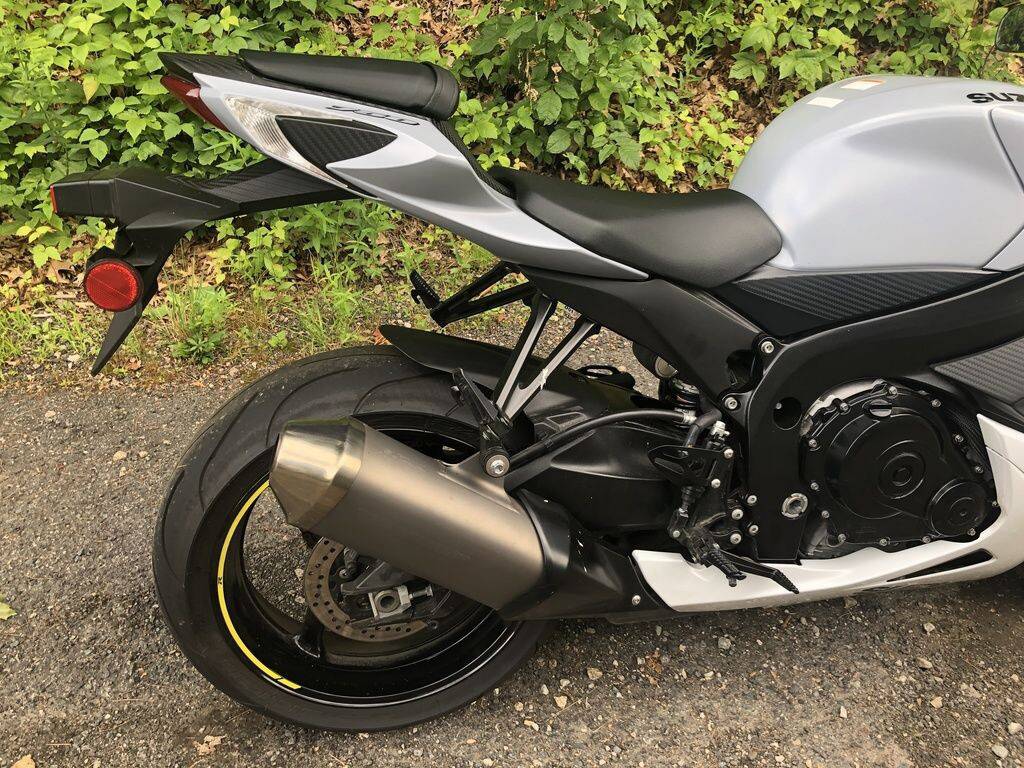 2022 Suzuki, grau, Import USA — Foto 4 z 11