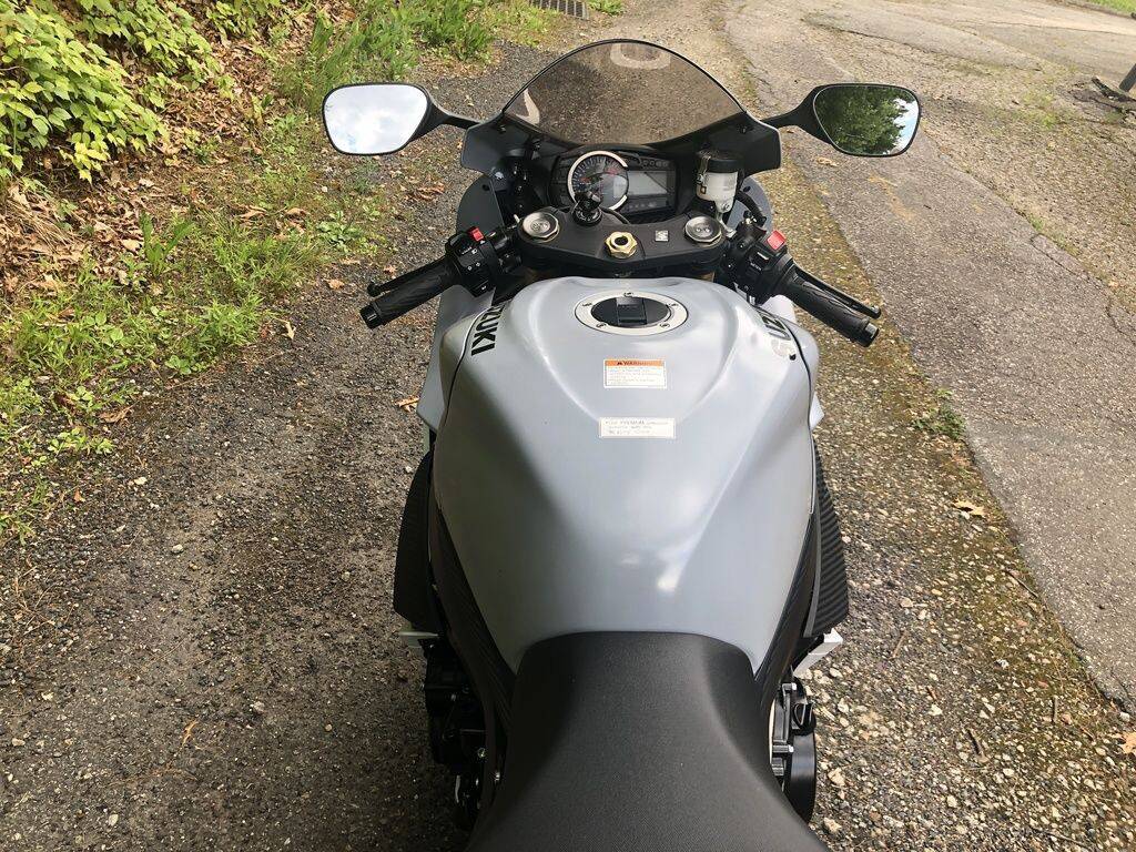 2022 Suzuki, grau, Import USA — Foto 6 z 11