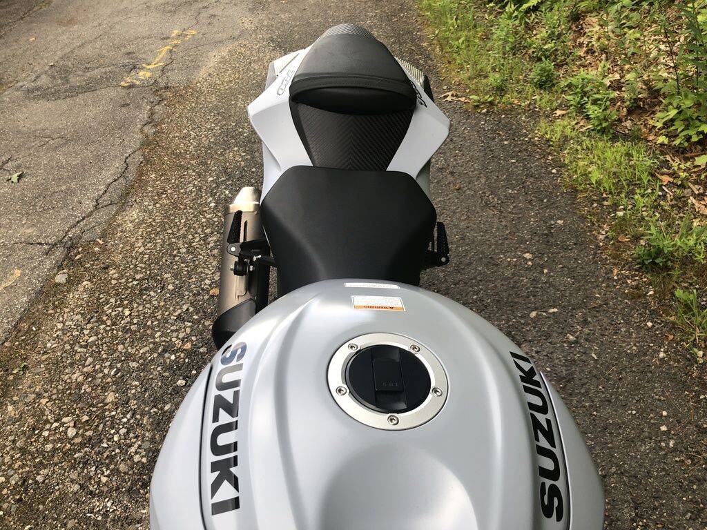 2022 Suzuki, grau, Import USA — Foto 7 z 11