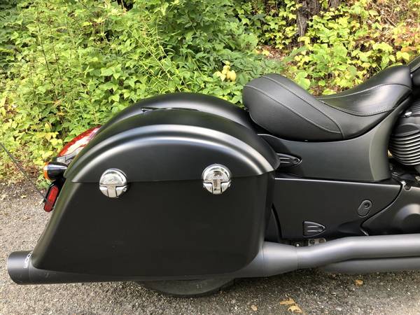 2018 Indian, schwarz, Import USA — Foto 3 z 11