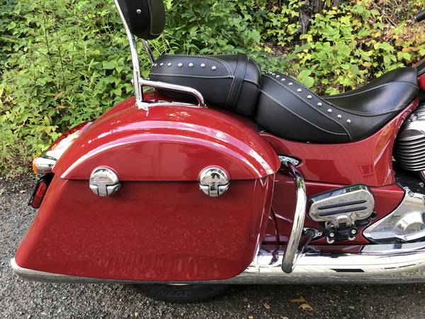 2017 Indian, rot, Import USA — Foto 3 z 11