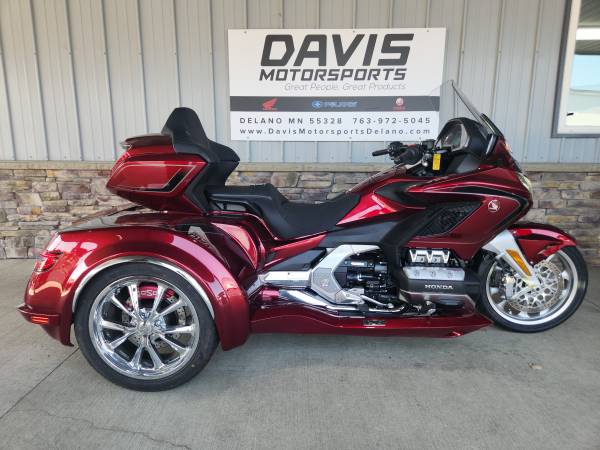 2026 Harley-Davidson, gold, Import USA — Foto 1