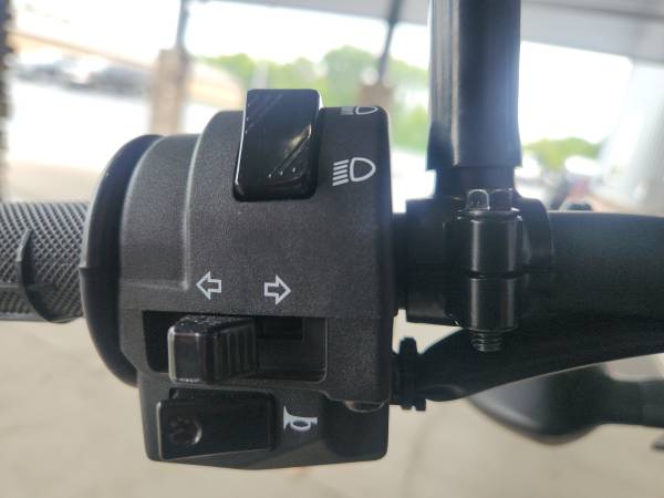 2026 Yamaha, schwarz, Import USA — Foto 8 z 12