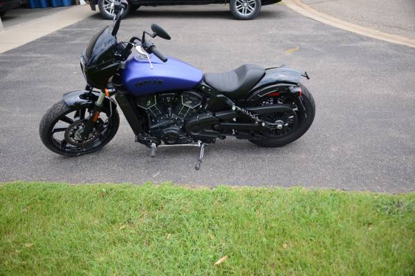 2024 Indian, blau, Import USA — Foto 4 z 6