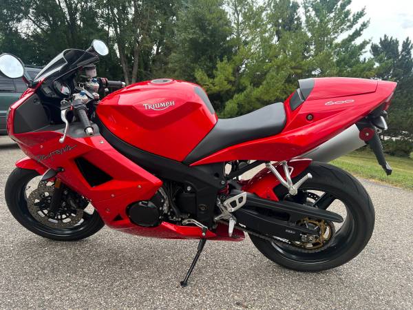 2004 Triumph, Import USA — Foto 1