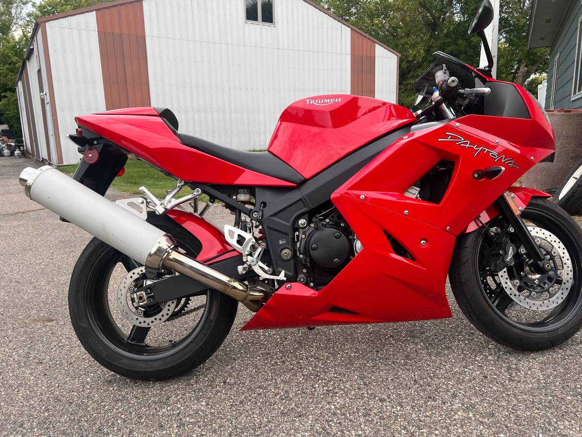 2004 Triumph, Import USA — Foto 2 z 11