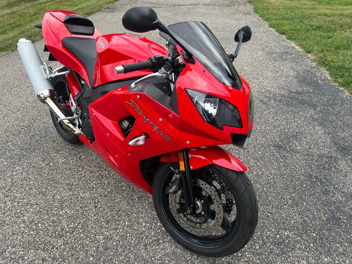 2004 Triumph, Import USA — Foto 3 z 11