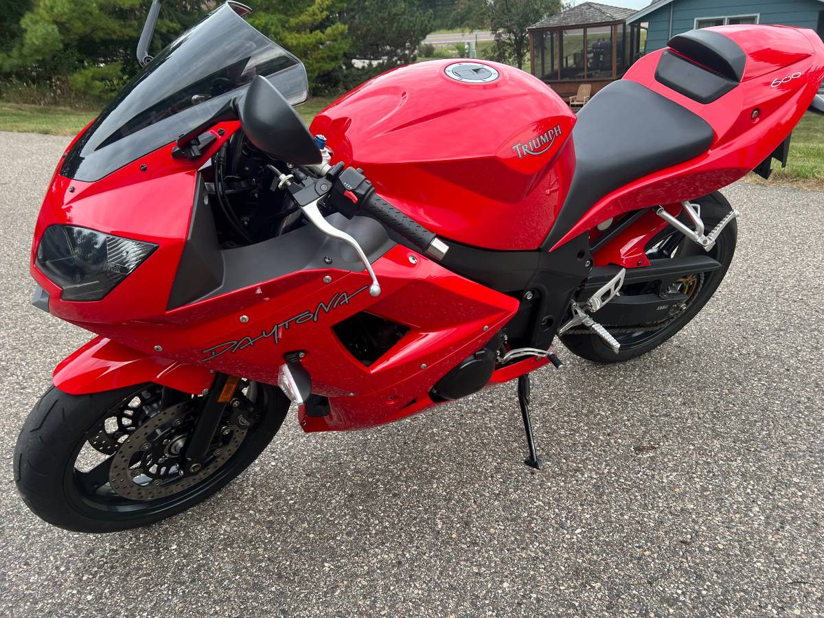 2004 Triumph, Import USA — Foto 4 z 11