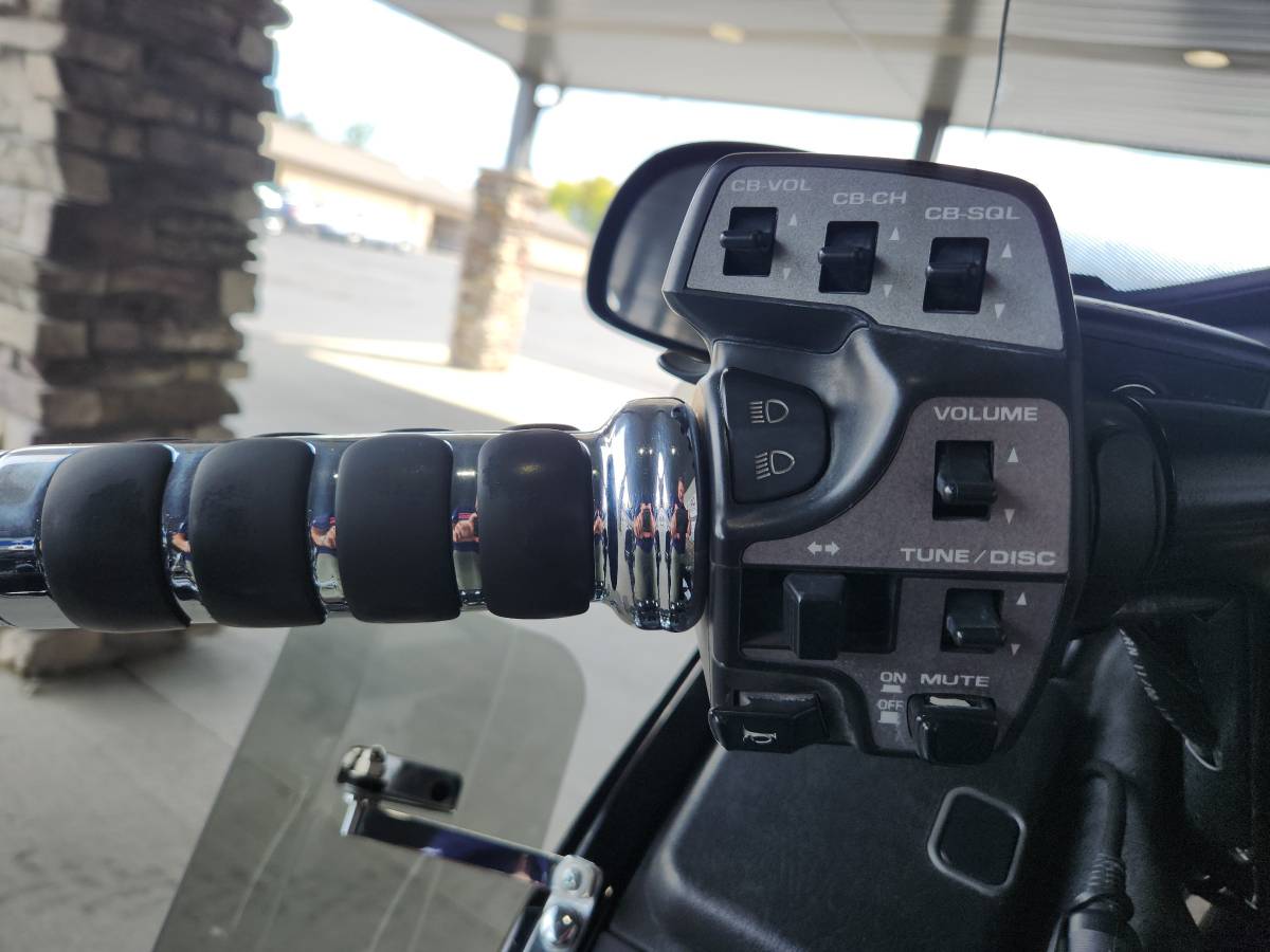 Harley-Davidson, gold, Import USA — Foto 8 z 12