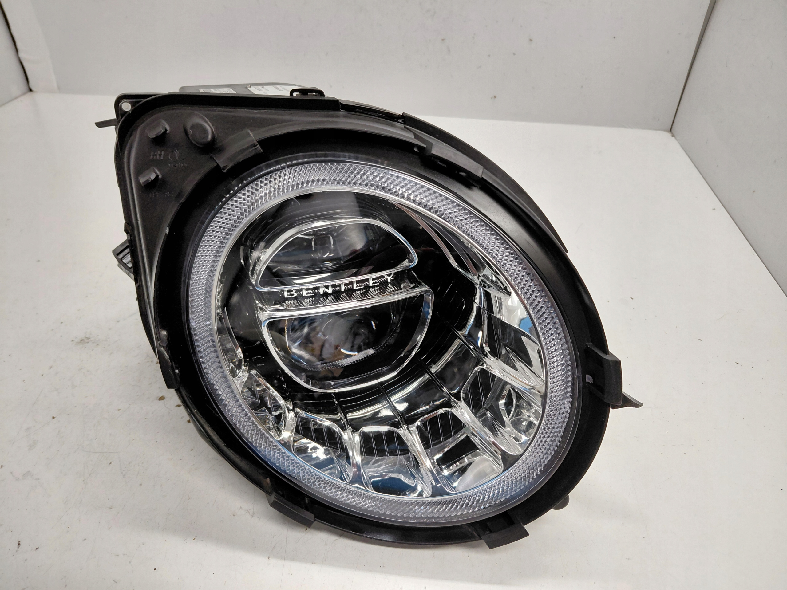 Bentley Bentayga Full Led světlomet pravá, Auf Lager in der EU — Foto 1