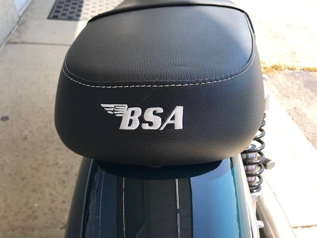 2026 Triumph, gold, Import USA — Foto 10 z 12