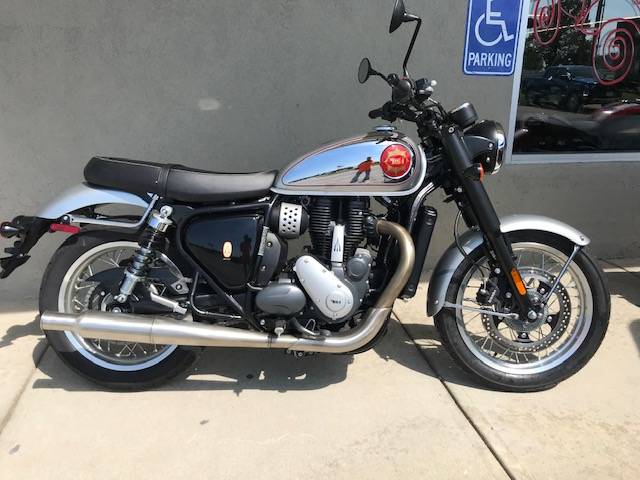 2026 Triumph, gold, Import USA — Foto 2 z 12
