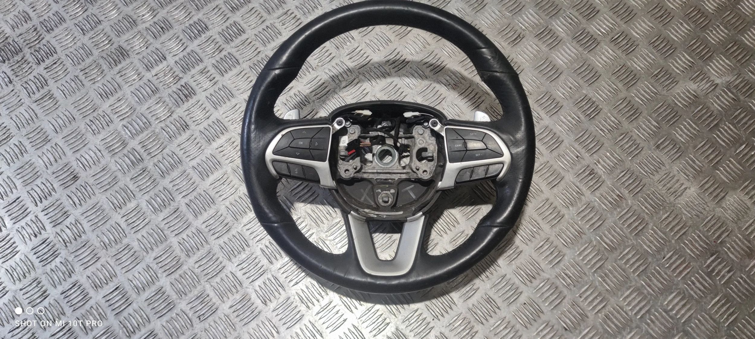 volant Dodge Challenger 5VG281XCAE, Auf Lager in der EU — Foto 1