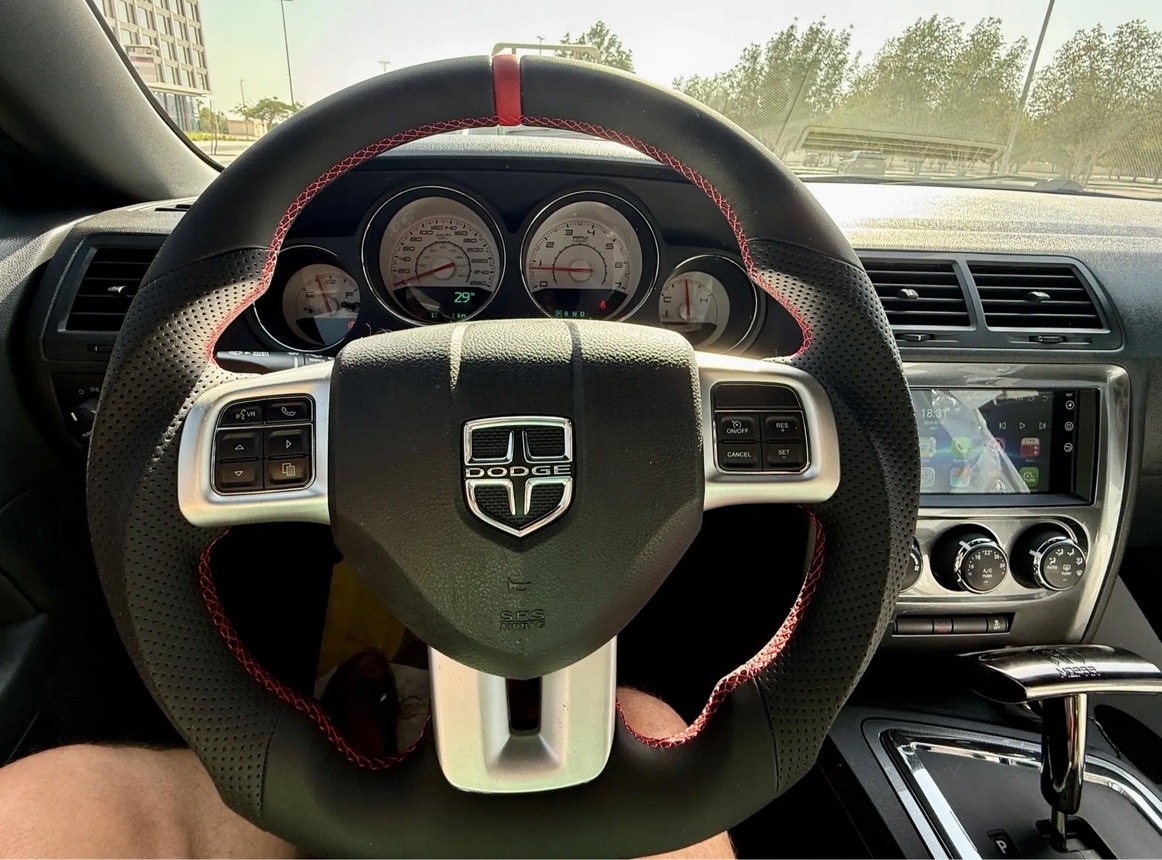 volant kožený z plaskim dnem na Dodge Charger Challenger Durango 2011, Auf Lager in der EU — Foto 1