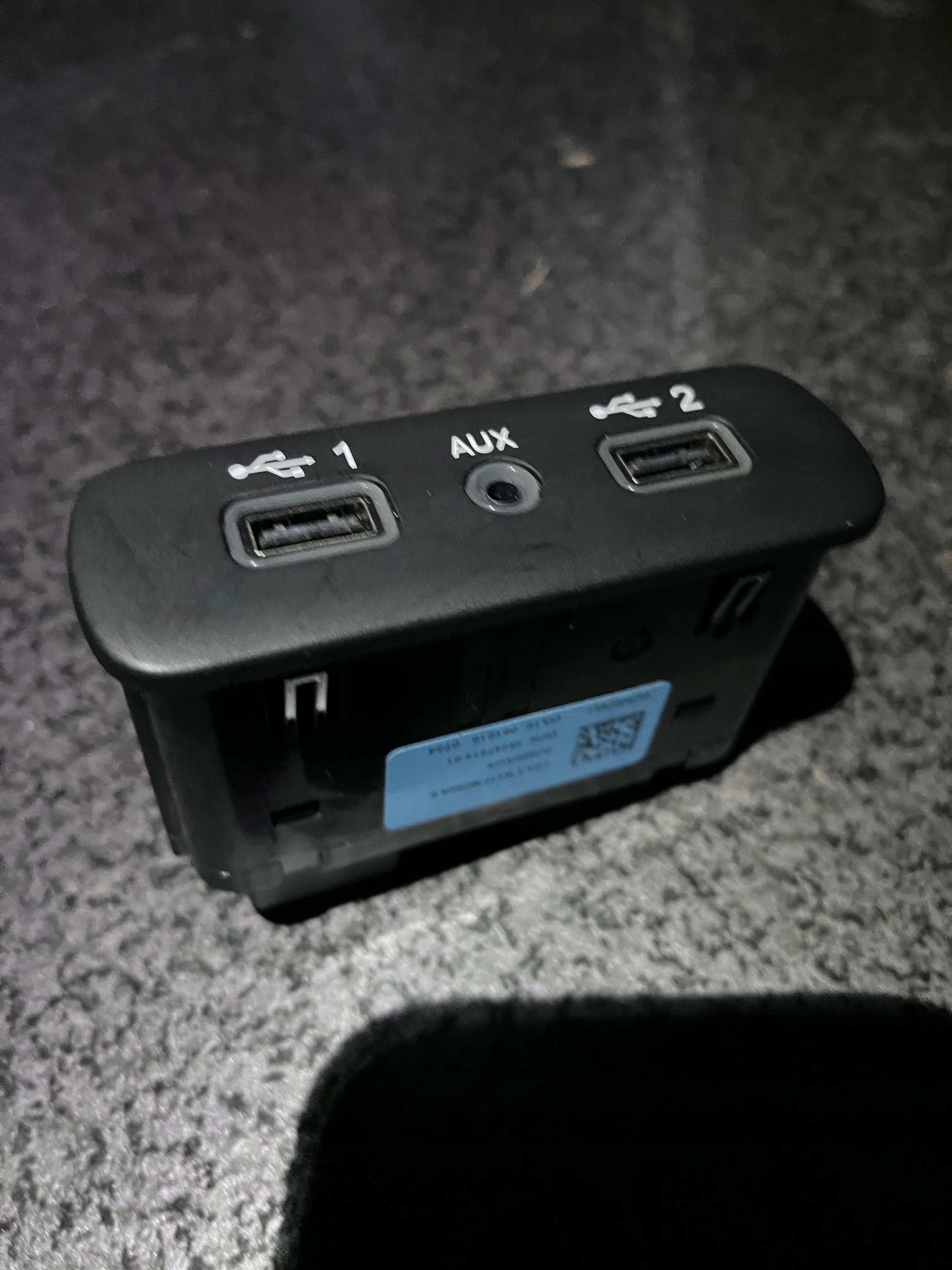 Modul hub 2x usb Dodge Charger Challenger 2019+, Auf Lager in der EU — Foto 1