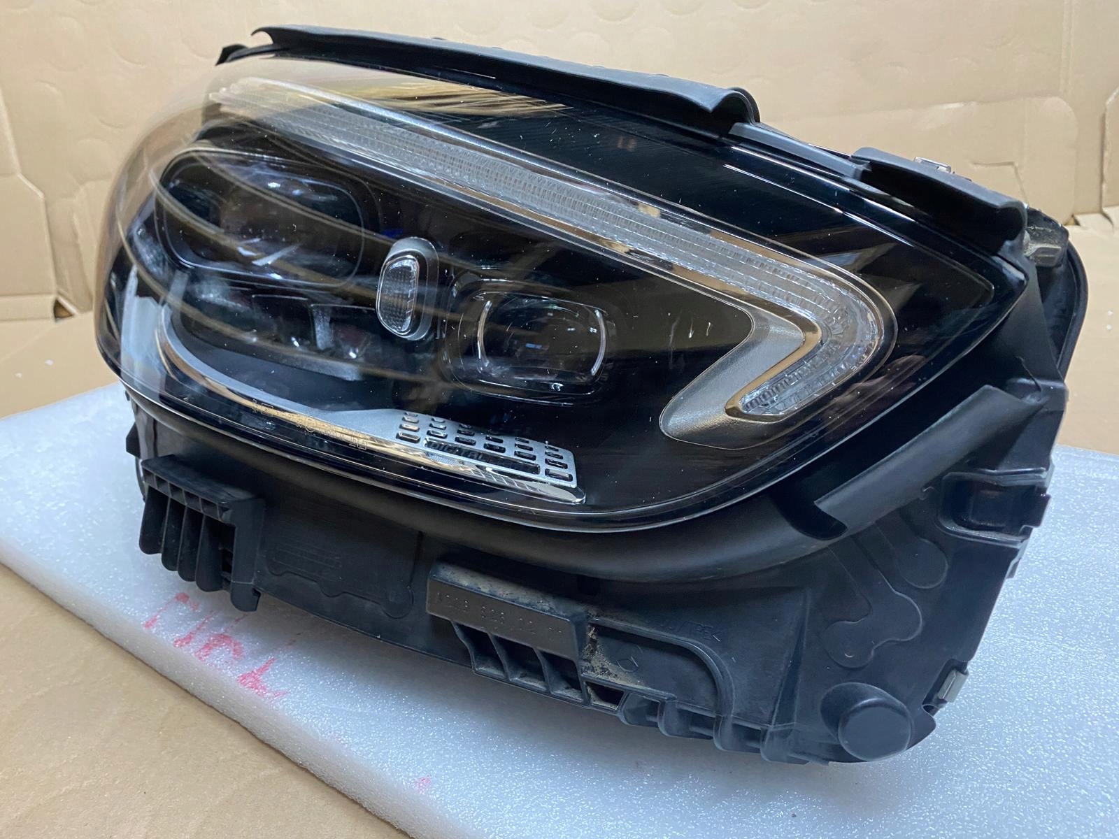 světlomet pravá přední MERCEDES C třída W206 digital led pravý přední, Auf Lager in der EU — Foto 1