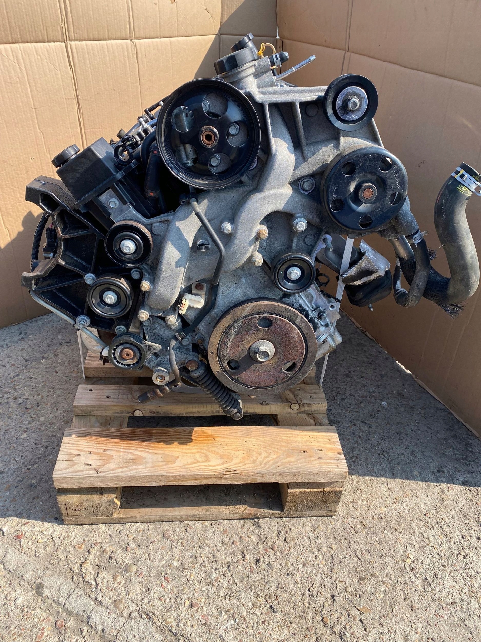 kompletní motor Chevrolet Ls4 5.3, Auf Lager in der EU — Foto 1