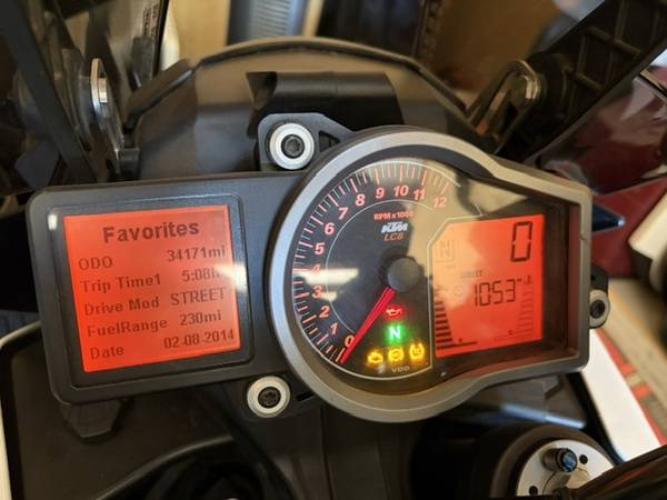 2017 KTM, Import USA — Foto 2 z 12