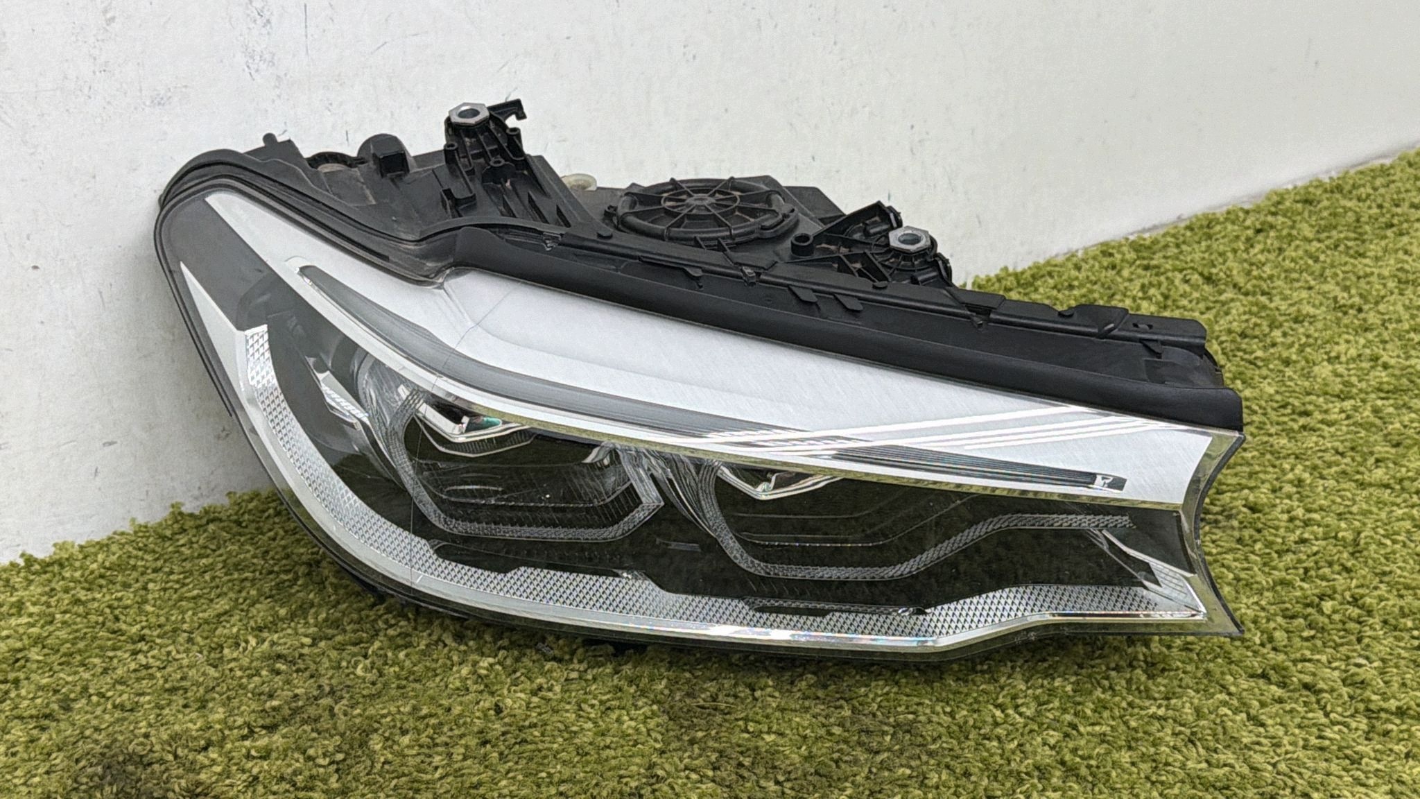 světlomet přední pravá BMW 5 V G30 G31 Adaptive LED 17- Igla ASO demontáž EU Ful, Auf Lager in der EU — Foto 1
