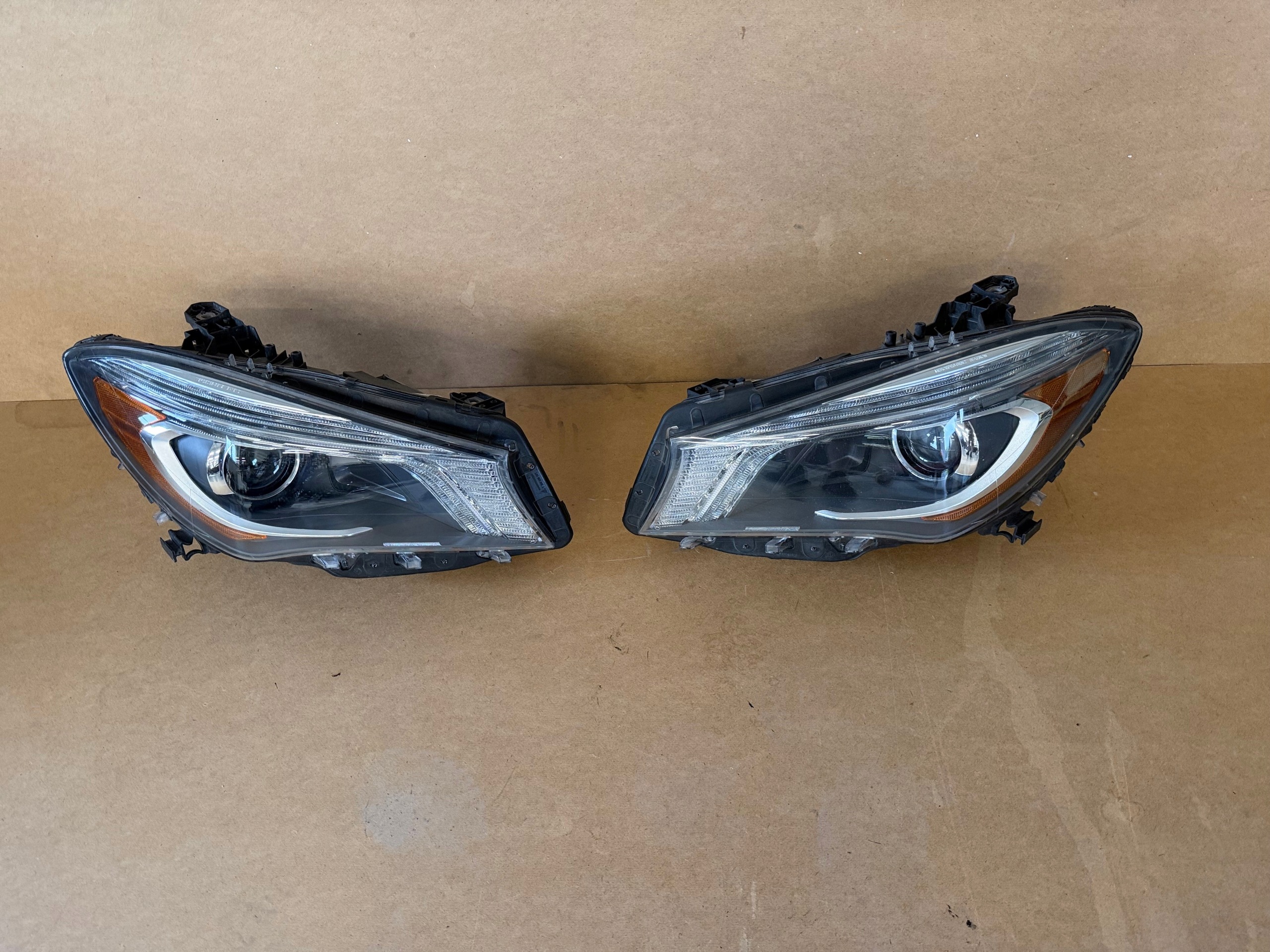 kompletní světlomet Mercedes Cla C117 Bi-xenon originál přední komplet levý i pravý, Auf Lager in der EU — Foto 1
