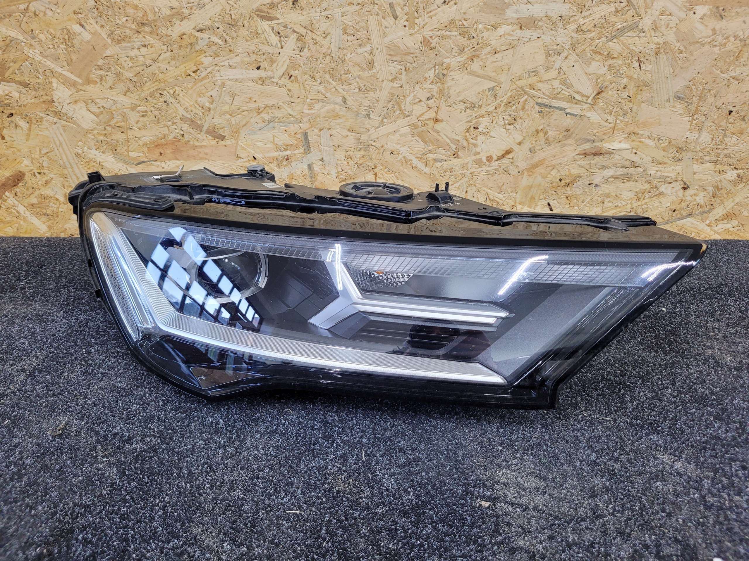 Audi Q7 4m0 facelift pravá světlomet FULL LED, Auf Lager in der EU — Foto 1