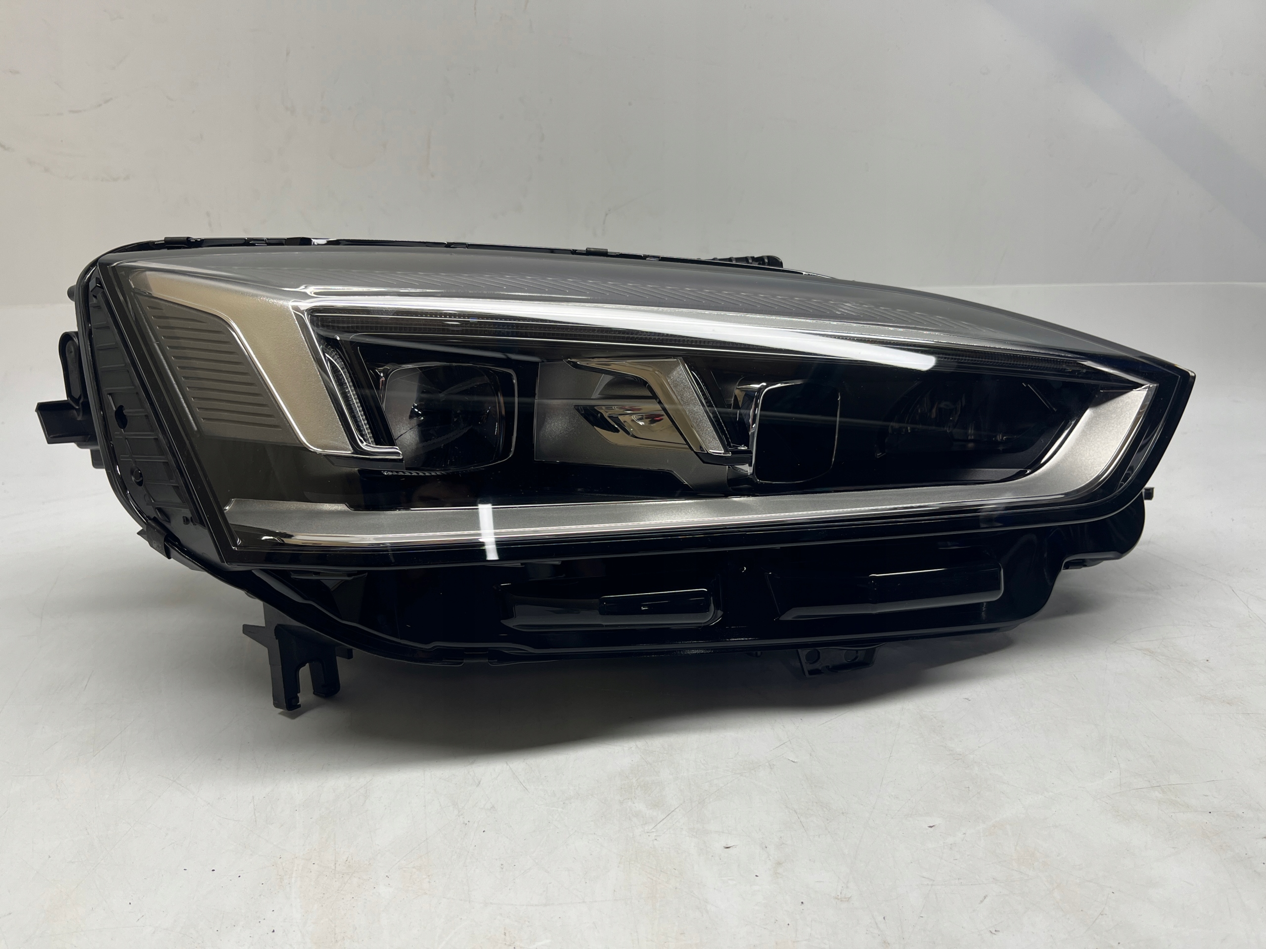 Audi A5 8w6 pravá světlomet FULL LED, Auf Lager in der EU — Foto 1