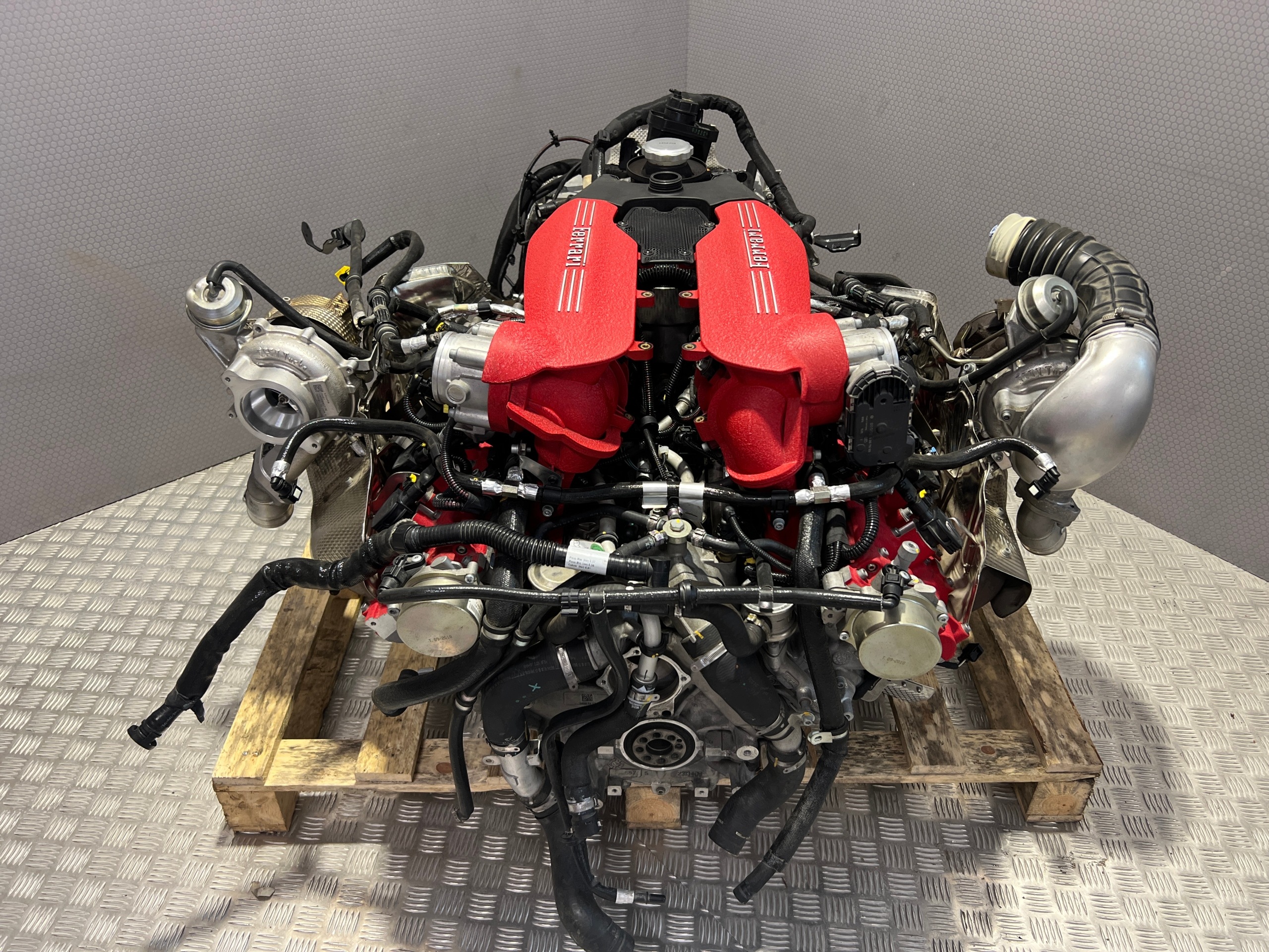 Idealny Komplenty motor Ferrari 488 Gtb Spider Spyder F154cb, Auf Lager in der EU — Foto 1
