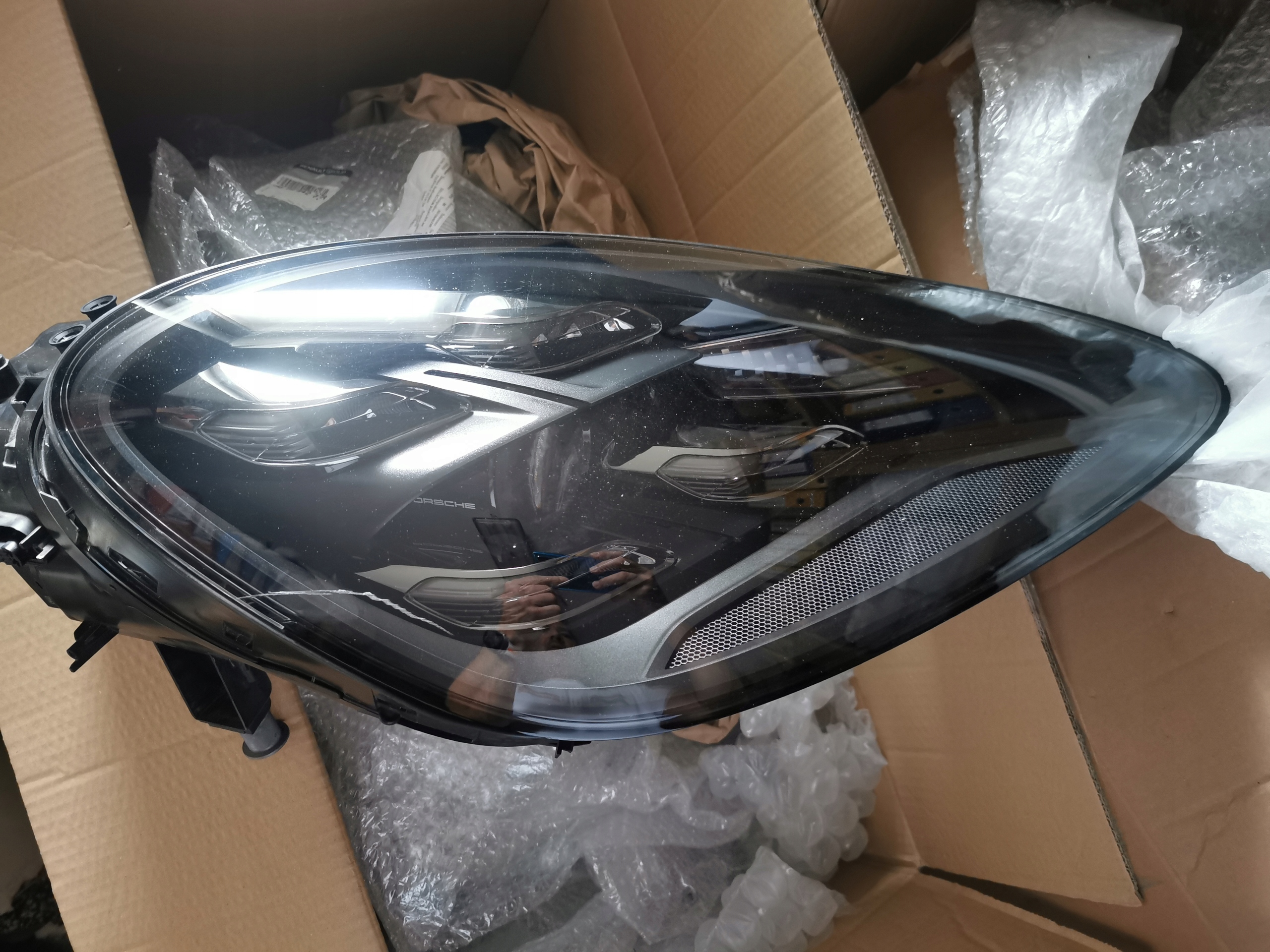 přední světlomet Porsche LED pravá OE z regulace elektrická, Auf Lager in der EU — Foto 1