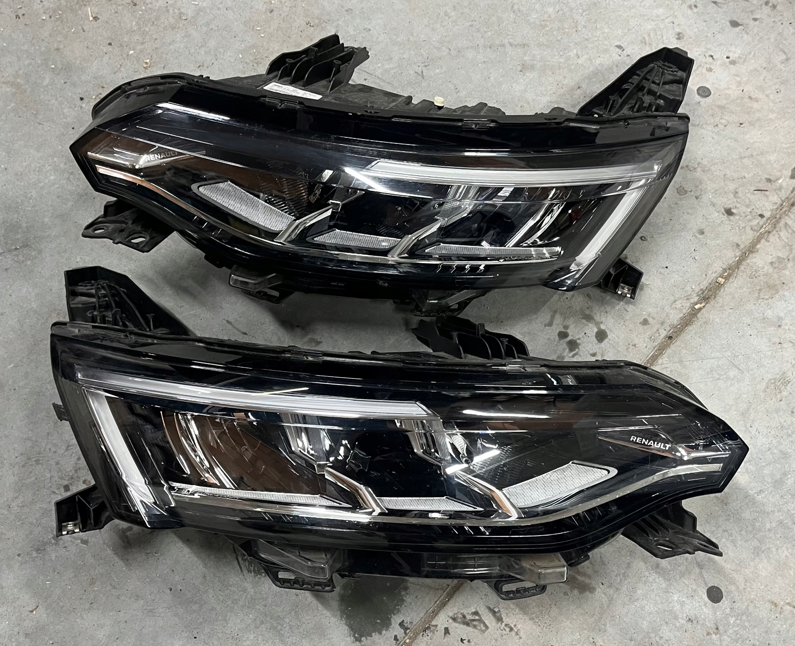 Renault Talisman facelift světlomet přední LED světlomet komplet levý i pravý Lub komplet levý i pravý, Auf Lager in der EU — Foto 1