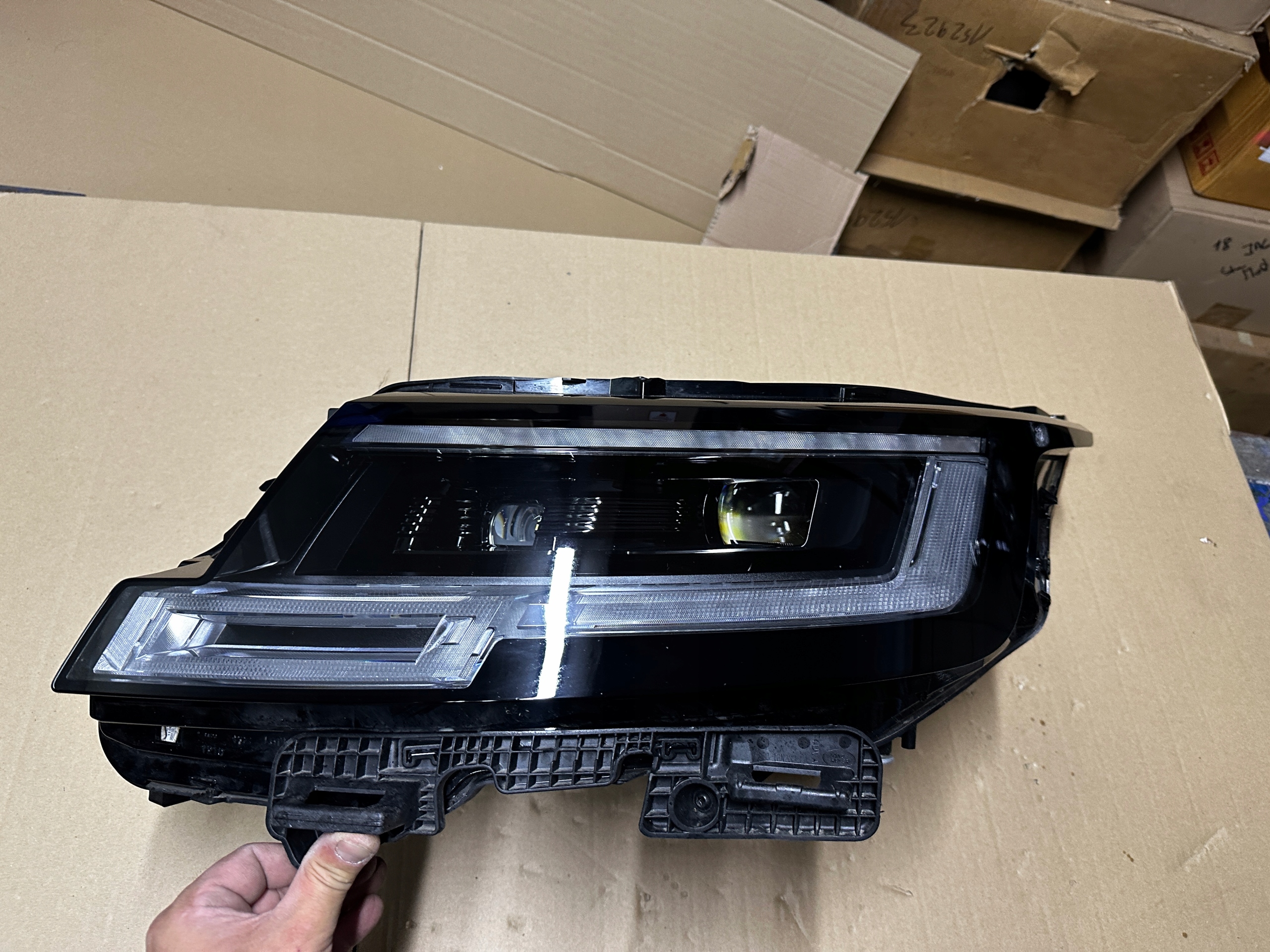Range Rover Vogue L460 - světlomet přední levá FULL LED Laser, Auf Lager in der EU — Foto 1