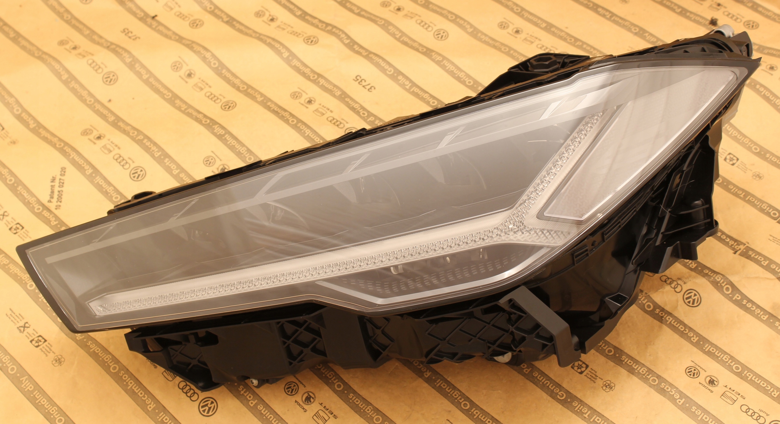Lamborghini Urus 18+ světlomet přední FULL LED Kpl 4ml941035, Auf Lager in der EU — Foto 1