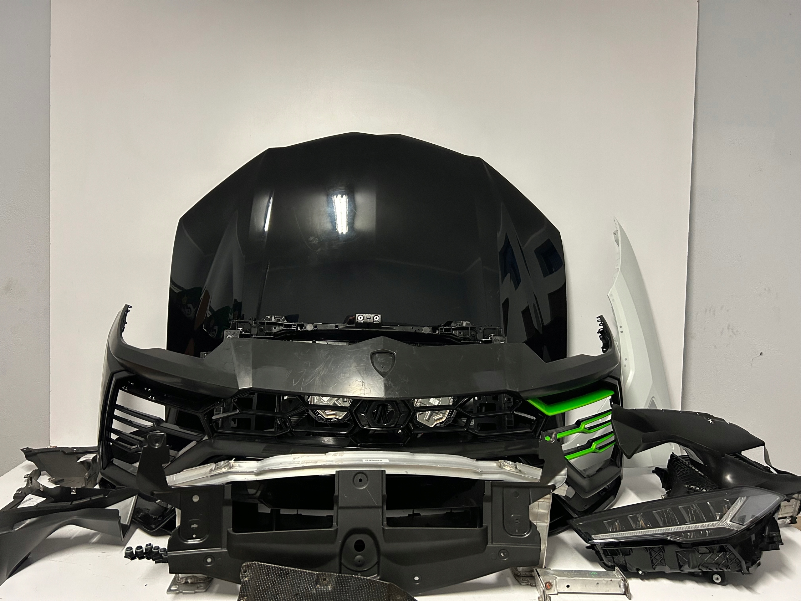 Lamborghini Urus 4ML světlomety, Auf Lager in der EU — Foto 1