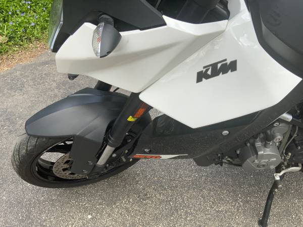 2011 KTM, Import USA — Foto 4 z 12
