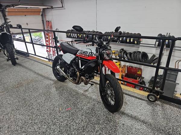 2022 Ducati, weiß, Import USA — Foto 1