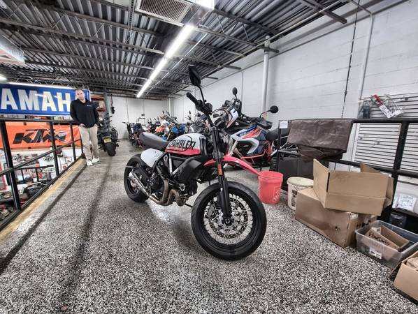 2022 Ducati, weiß, Import USA — Foto 10 z 12