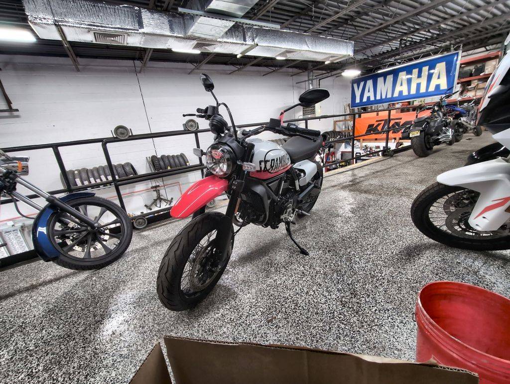 2022 Ducati, weiß, Import USA — Foto 12 z 12