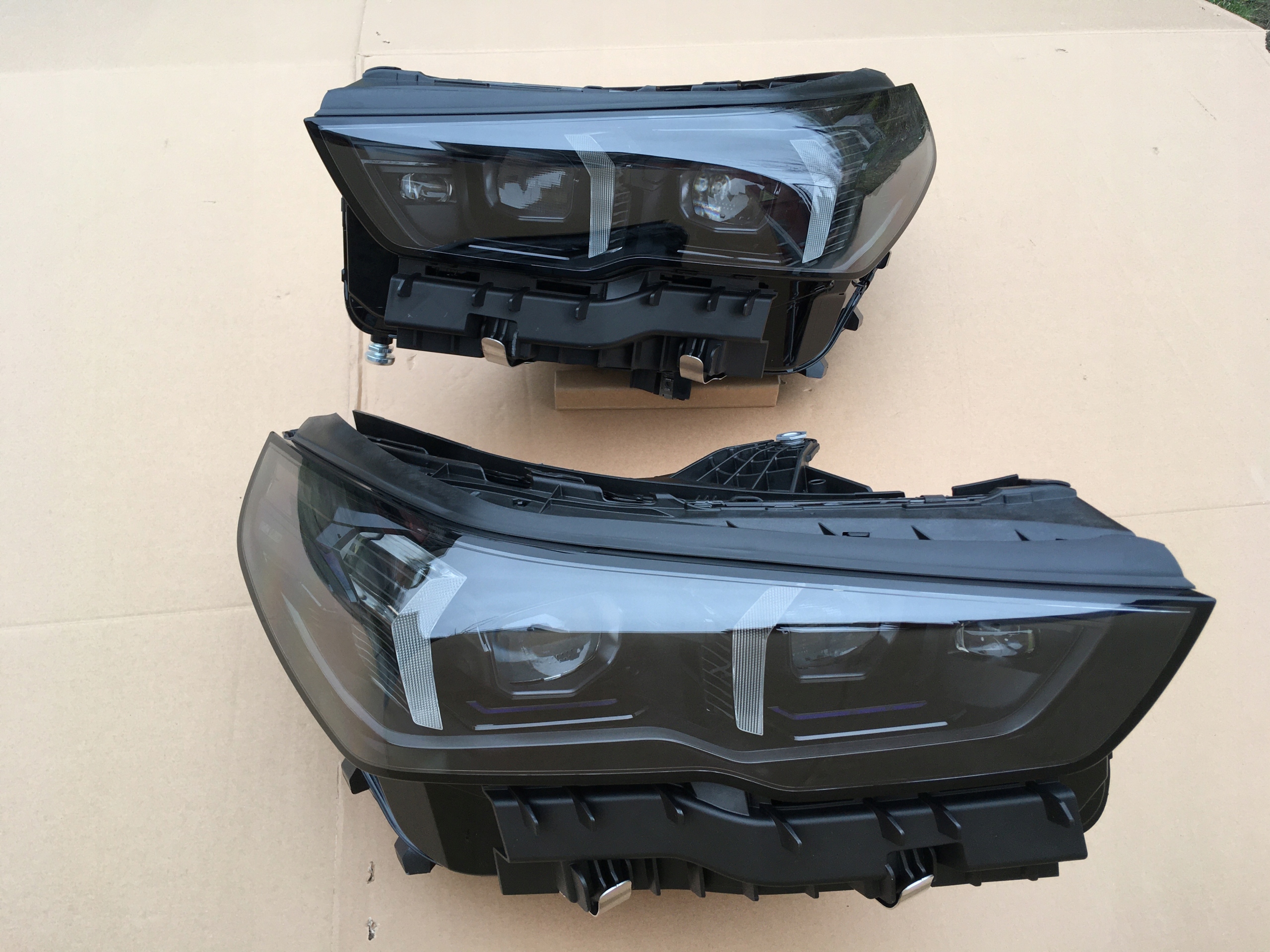 BMW 5 G60 nová světlomet Led Shadow Black kapota nárazník přední blatník - M5 G90, schwarz, Auf Lager in der EU — Foto 1