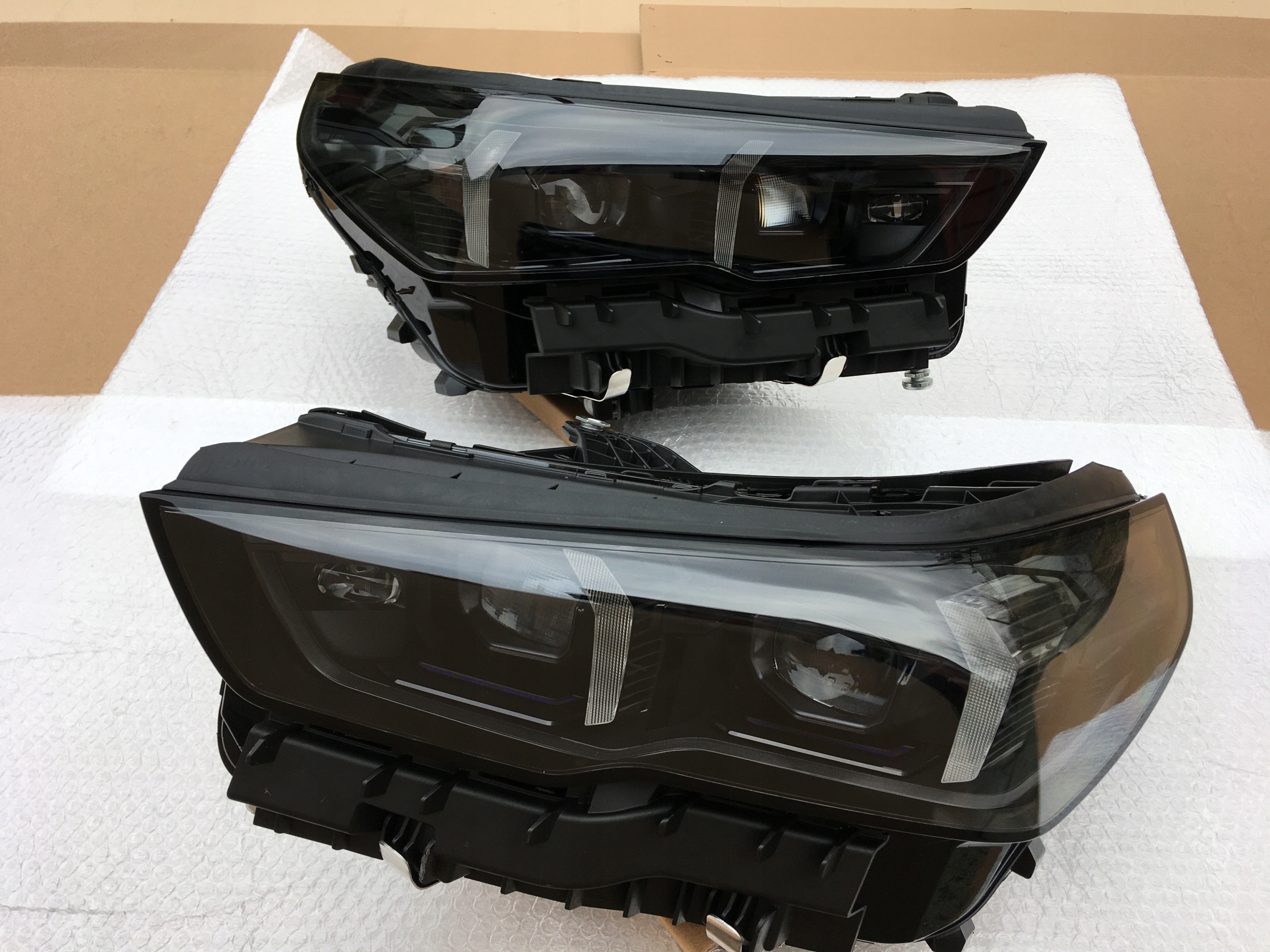BMW 5 G60 nová světlomet Led Shadow Czarna Black blatník nárazník kapota - M5 G90, schwarz, Auf Lager in der EU — Foto 1