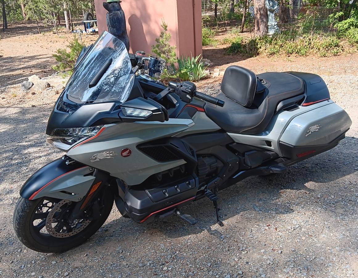 2021 Honda, gold, Import USA — Foto 2 z 3