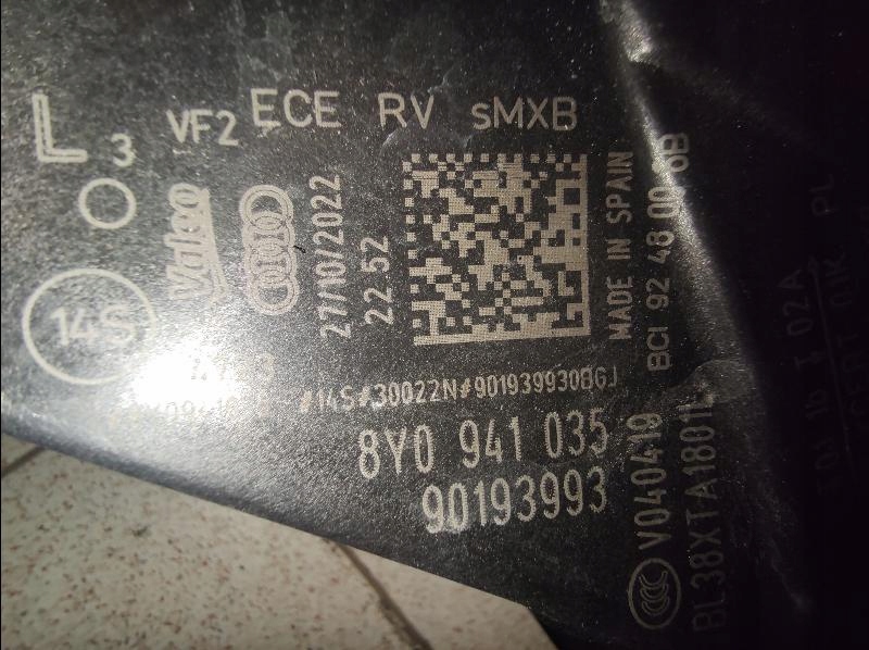Audi A3 8y0941035 FULL LED Matrix přední světlomet přední levá, Auf Lager in der EU — Foto 16 z 16