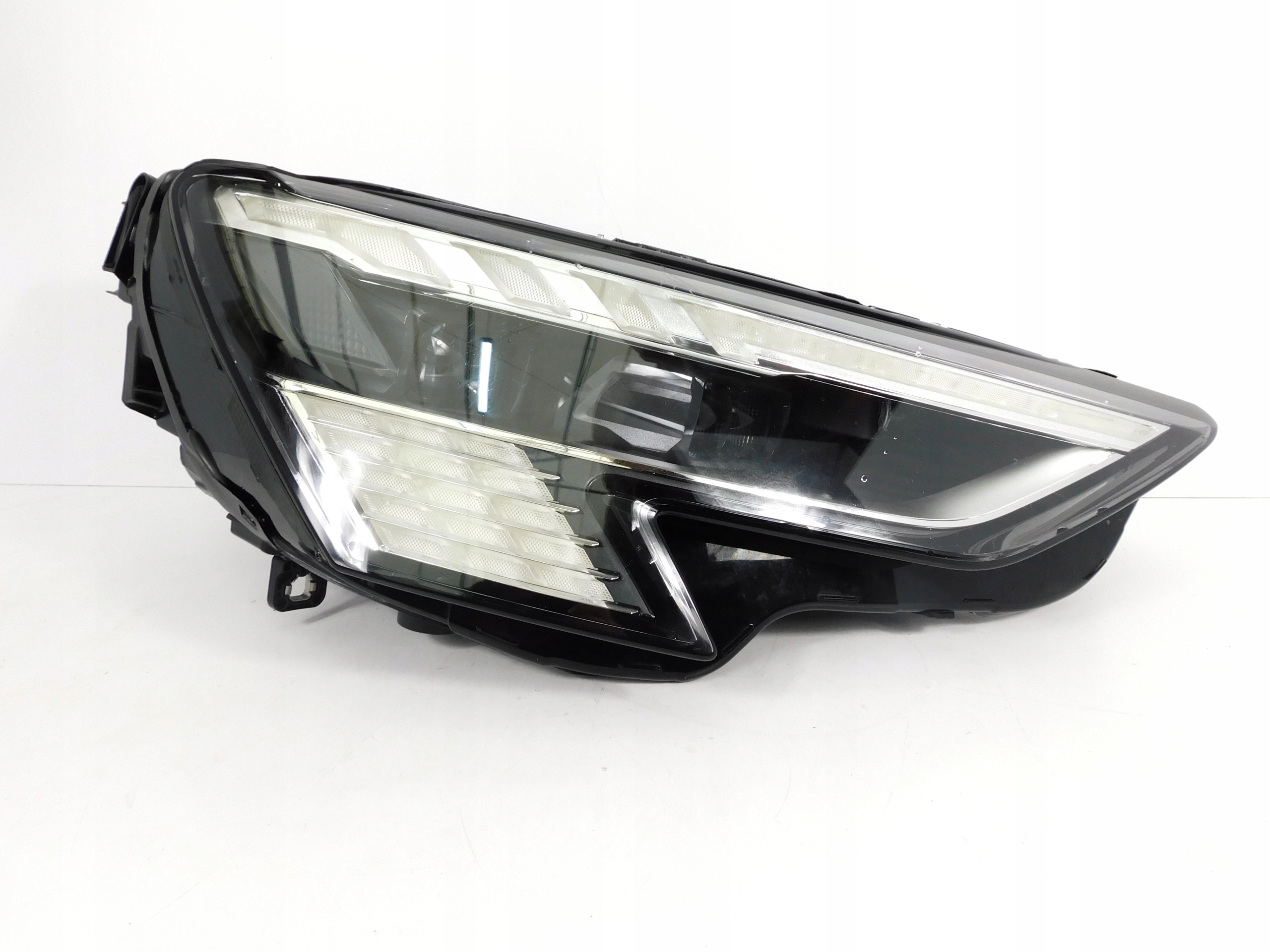 světlomet pravá přední MATRIX AUDI A3 8Y FULL LED, Auf Lager in der EU — Foto 1